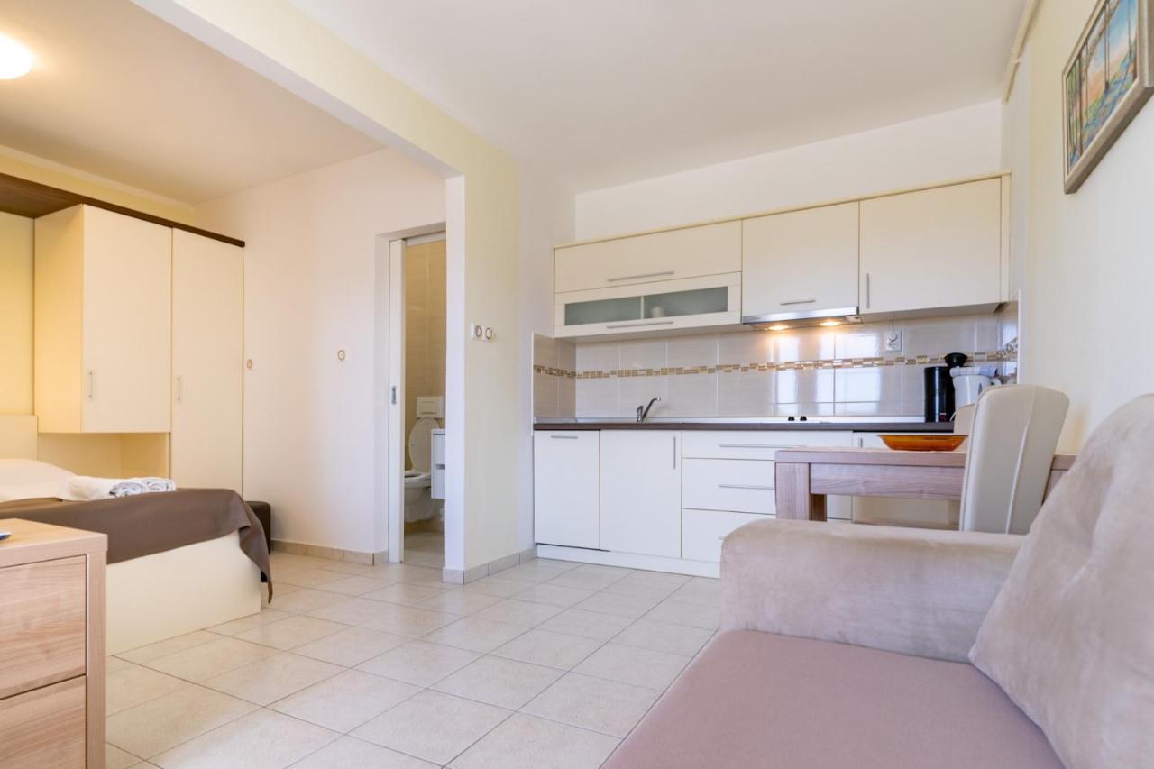 Apartments Stare Brajde Lopar Ngoại thất bức ảnh